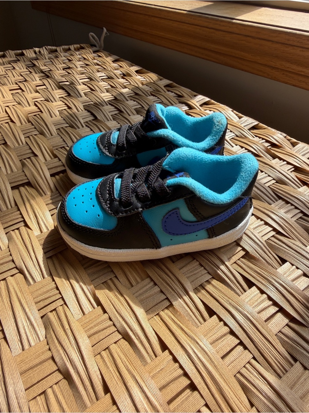 Nike Kids blue and Black Low-Top Sneakers with Purple Swoosh